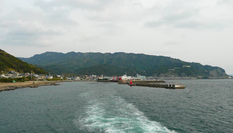 断崖の先端から東京湾を一望、絶叫の記念撮影