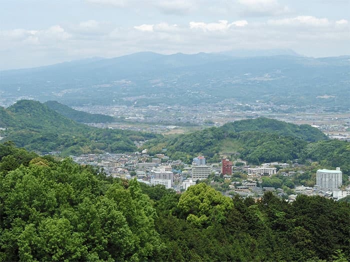 足湯につかりながら温泉街をのんびり散策