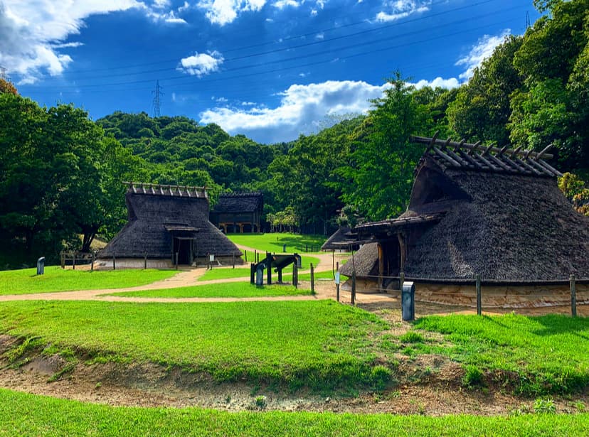 弥生・古墳時代の暮らしを復元した史跡公園を散策