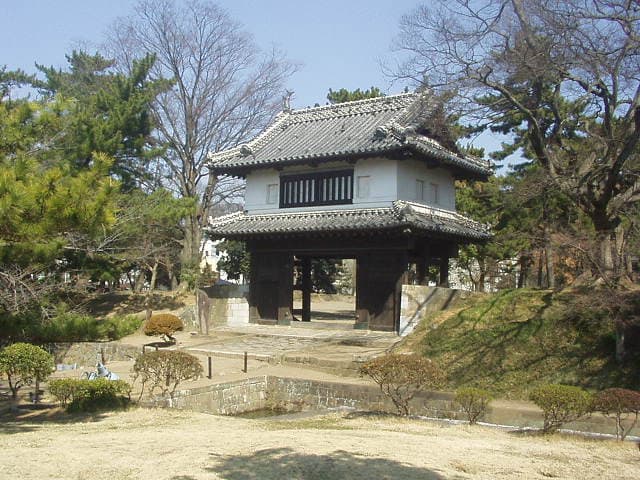 眺望土浦城遗址残留的城楼，漫步城下町