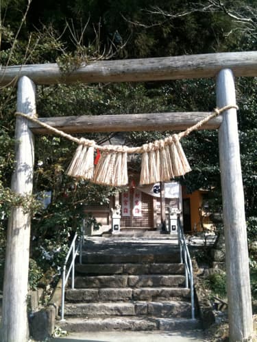 板木を打って願掛けする芸能と縁結びの社