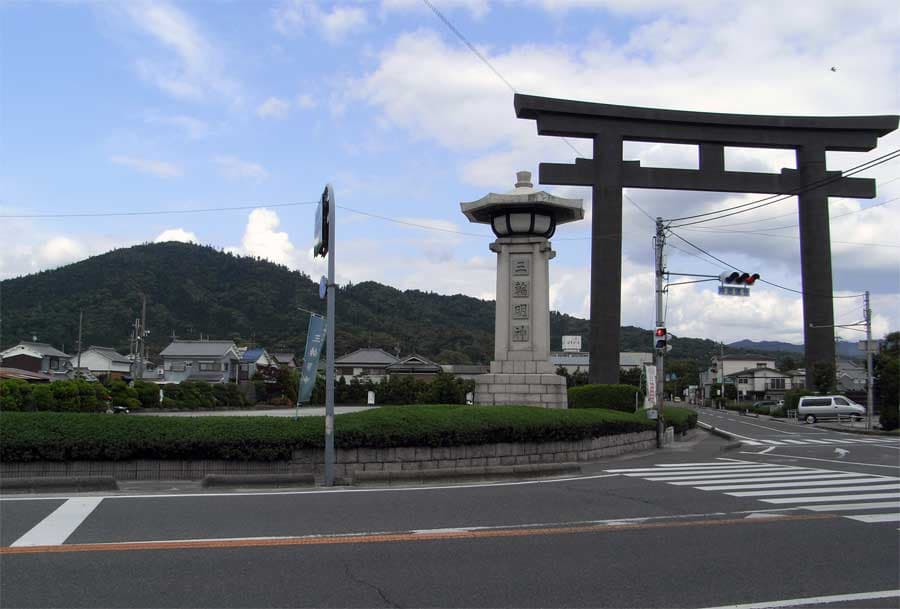 三輪山を御神体とする日本最古級の神社で一日の始まりに参拝