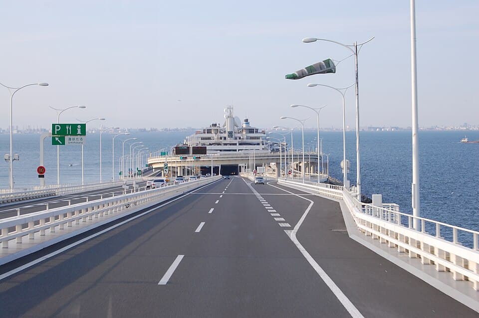 海の上のPAで360度の絶景と海鮮グルメを朝から満喫