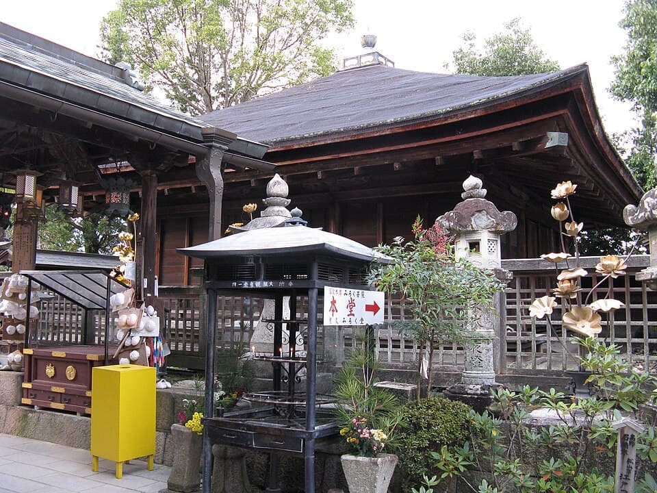 世界遺産の古寺で高野山参詣道の入口をたどる