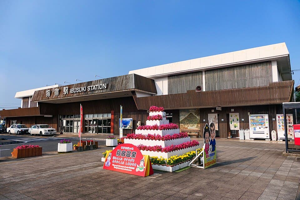 指宿観光の玄関口で旅の準備を整える