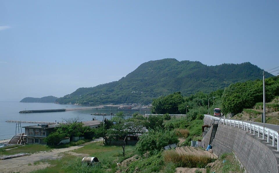 荘内半島の山頂展望台から瀬戸内の多島美を一望