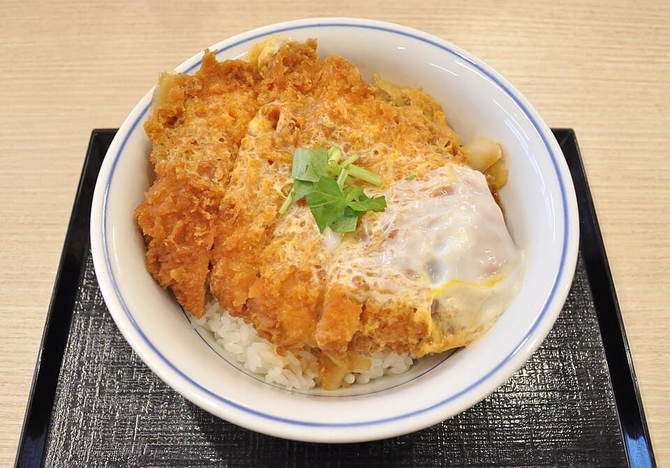 元祖ソースカツ丼を開店直後の時間帯に味わう