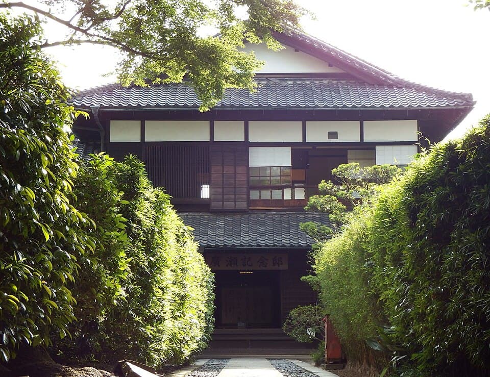 和洋折衷の豪邸と名勝庭園で近代化の息吹を感じる