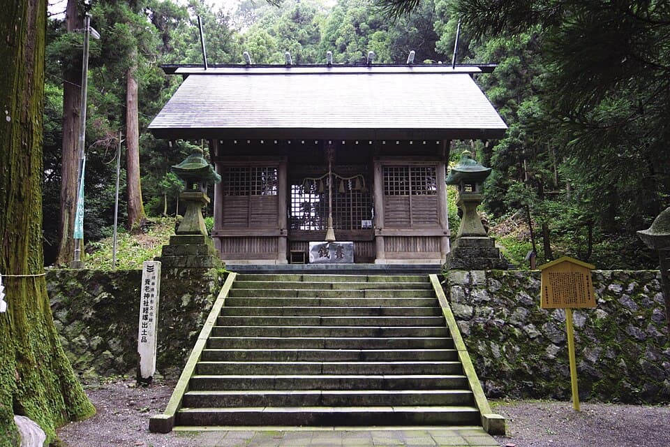 養老の滝の伝説ゆかりの神社にお参り