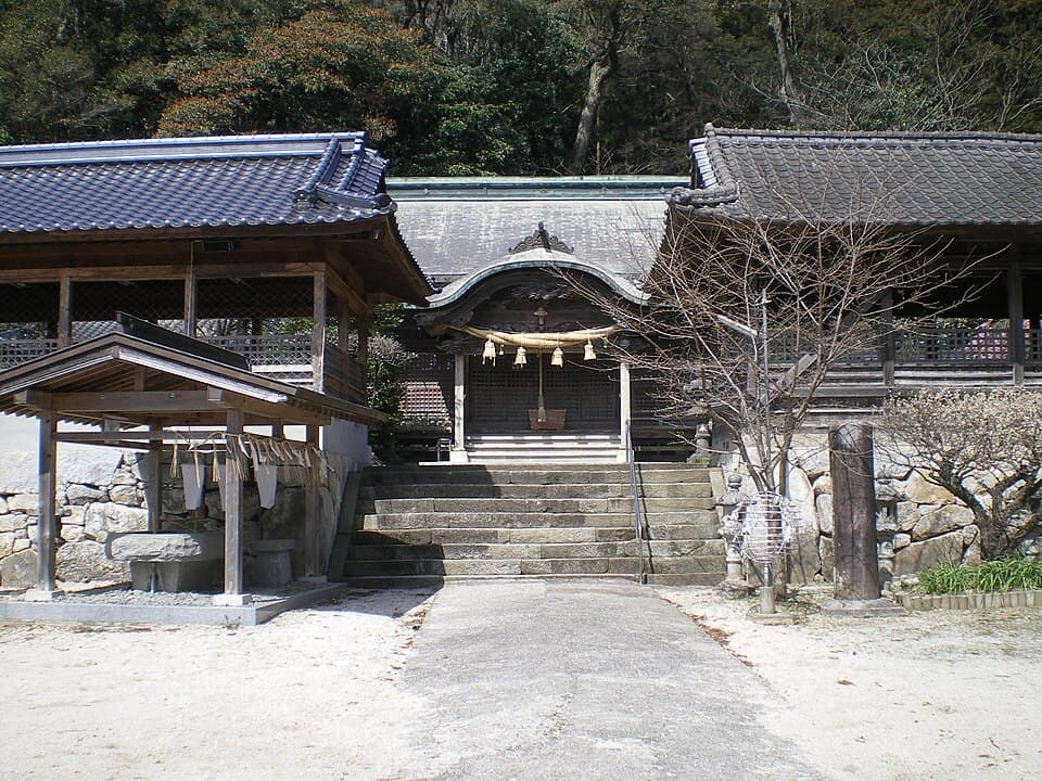 香春岳のふもとに鎮座する古社で静かにお参り