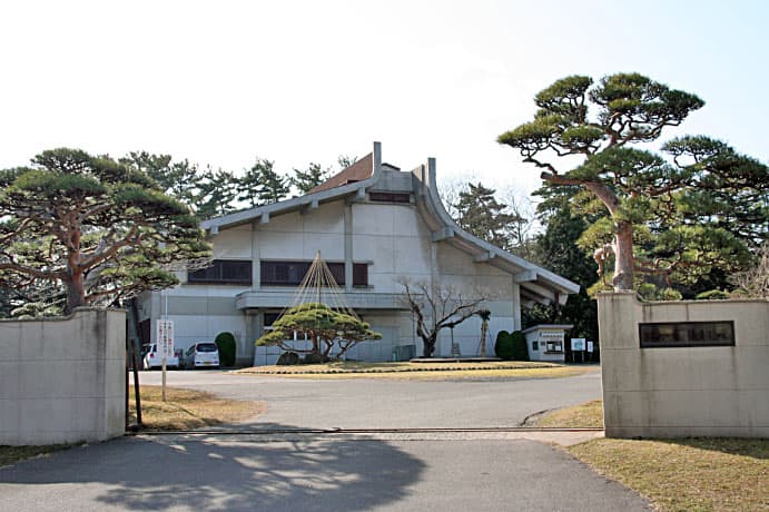 豪商・本間家の別荘・清遠閣と名勝庭園・鶴舞園で優雅な午後を