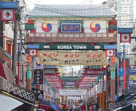 ホットクやチーズハットグなど韓国グルメを食べ歩きランチ