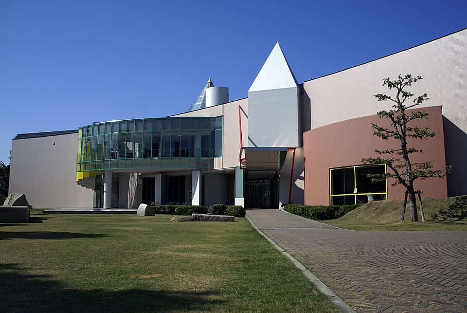 Ashiya City Museum of Art and History (芦屋市立美術博物館)