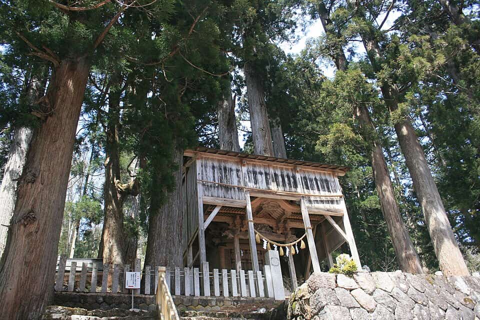 白山中居神社