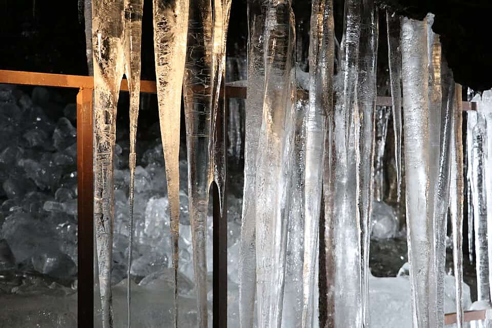 鳴沢氷穴